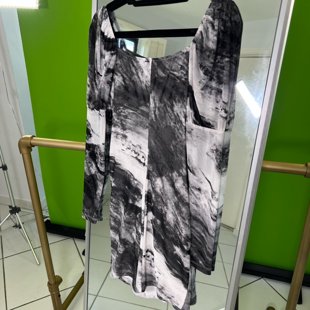 Dress - Picture 2 of 3